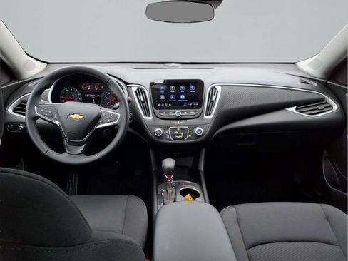 Used 2025 Chevrolet Malibu RS FWD image 8