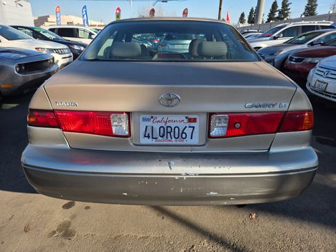 Used 2000 Toyota Camry CE image 3