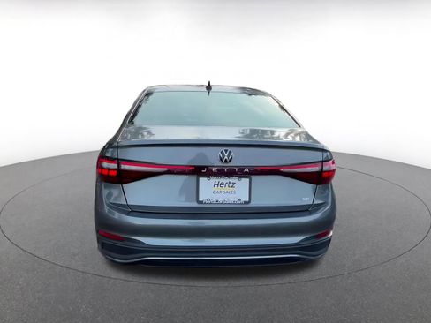Used 2025 Volkswagen Jetta SE image 12
