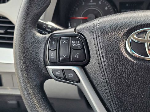 Used 2017 Toyota Sienna L FWD image 31