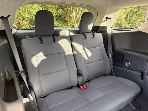 Used 2025 Ford Explorer Active image 31