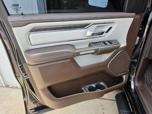 Used 2025 RAM 1500 Laramie AWD/4WD image 18