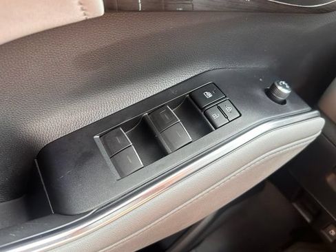 Used 2021 Toyota Highlander Limited AWD/4WD image 18
