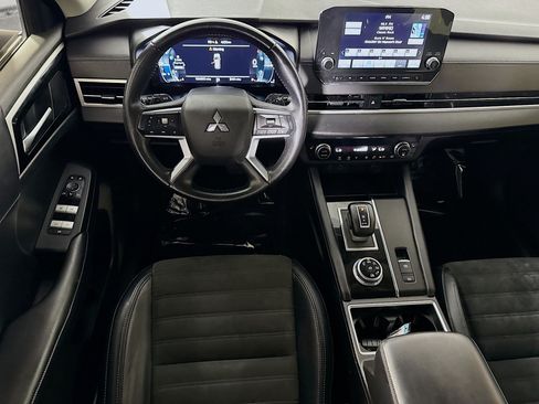 Used 2023 Mitsubishi Outlander SE AWD/4WD image 17