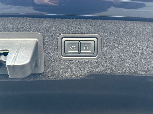 Used 2019 Audi A8 L 3.0T w/ Executive Package image 17