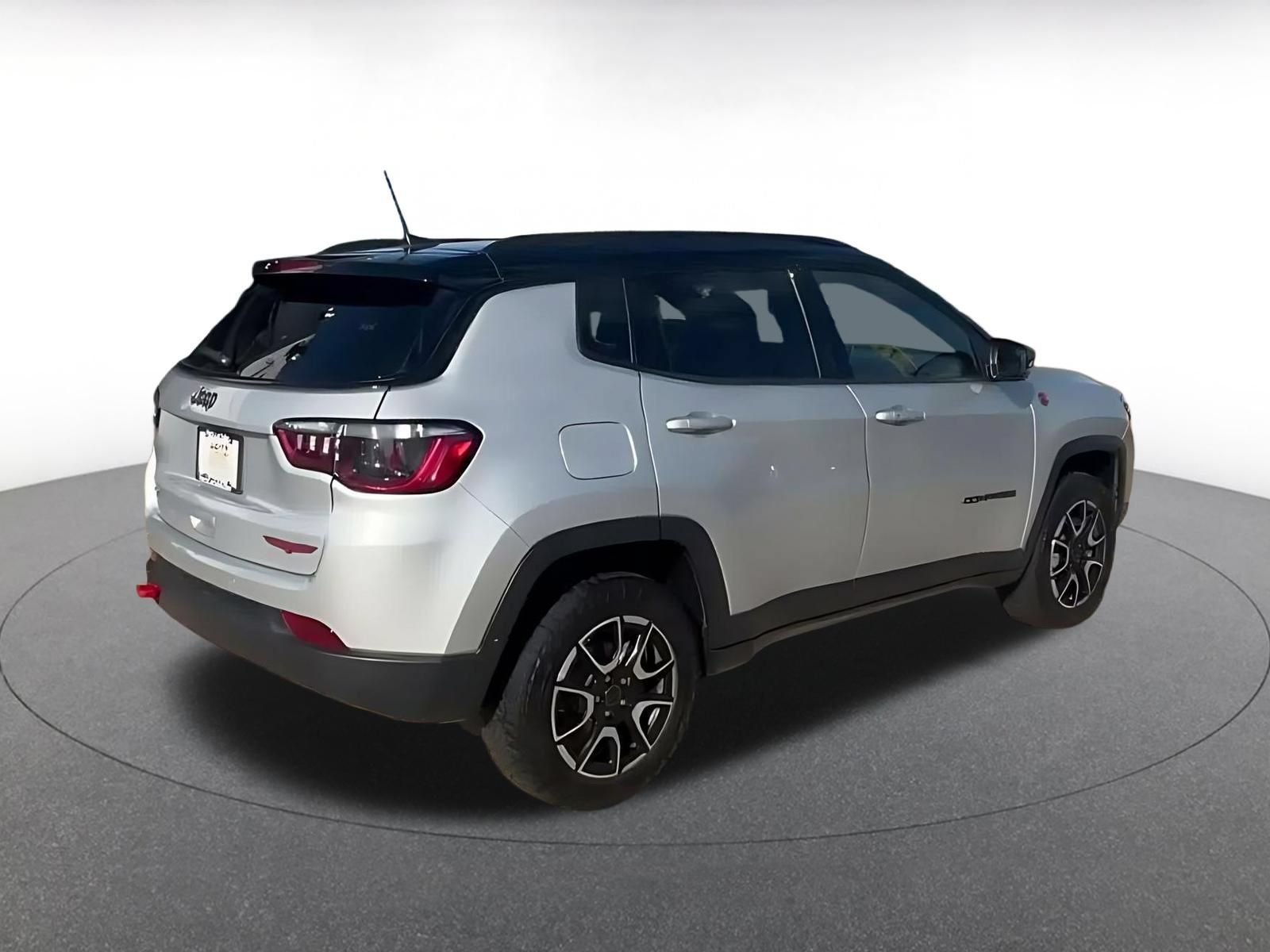 Used 2025 Jeep Compass Trailhawk AWD/4WD image 15