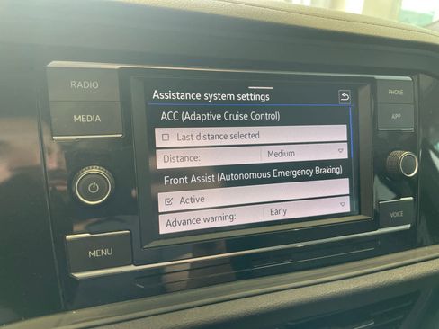 Used 2024 Volkswagen Jetta Sport image 17