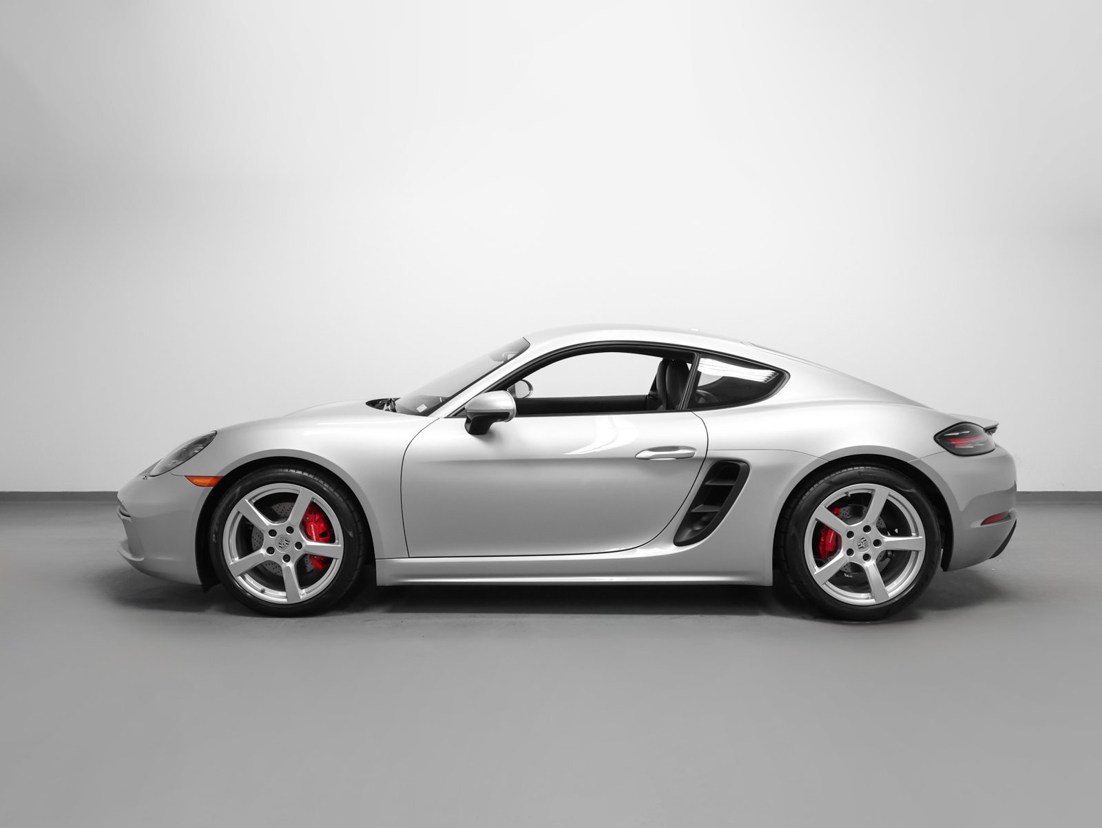 Certified 2021 Porsche 718 Cayman S RWD image 2