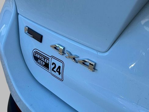 Used 2023 Jeep Grand Cherokee L Limited AWD/4WD image 12