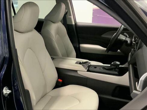 Used 2025 Toyota Grand Highlander AWD image 11