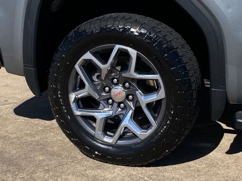 Used 2023 GMC Sierra 1500 SLT image 8