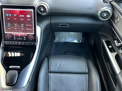 Used 2023 Mercedes-Benz SL 63 AMG 4MATIC image 29