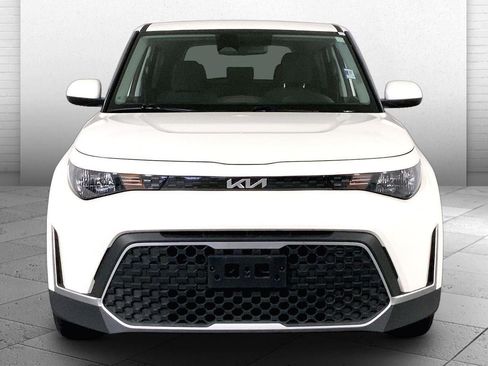 Used 2025 Kia Soul LX w/ LX Technology Package FWD image 2