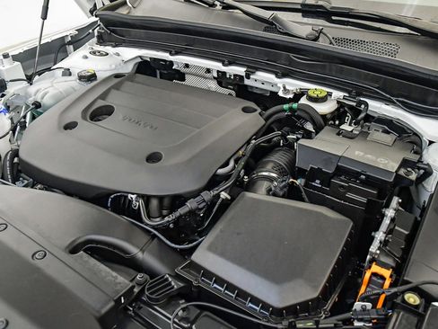 Certified 2025 Volvo XC40 B5 Plus w/ Climate Package image 29