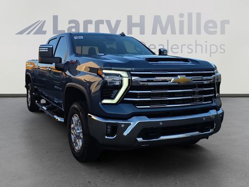 New 2026 Chevrolet Silverado 3500 LTZ w/ LTZ Premium Package image 7