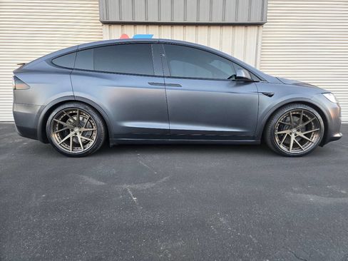 Used 2022 Tesla Model X Plaid image 9