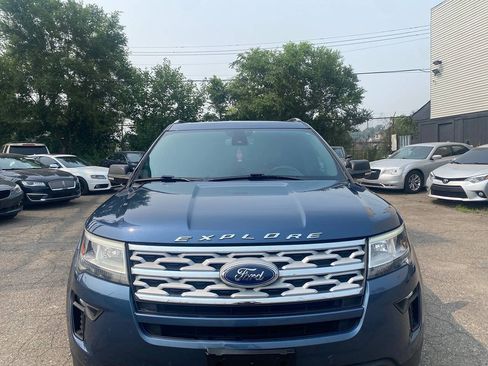 Used 2019 Ford Explorer XLT w/ Equipment Group 202A AWD/4WD image 3