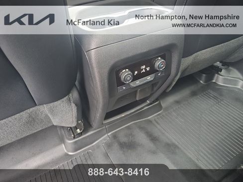 Used 2025 Chevrolet Traverse RS image 32