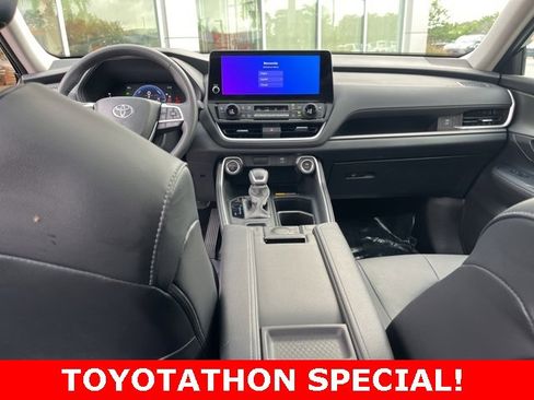 Used 2024 Toyota Grand Highlander XLE image 17