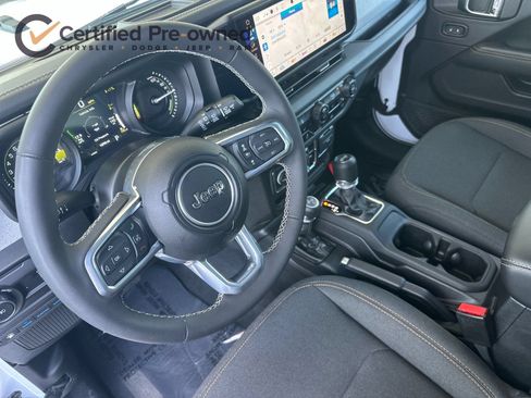Used 2025 Jeep Wrangler Unlimited Sahara AWD/4WD image 11