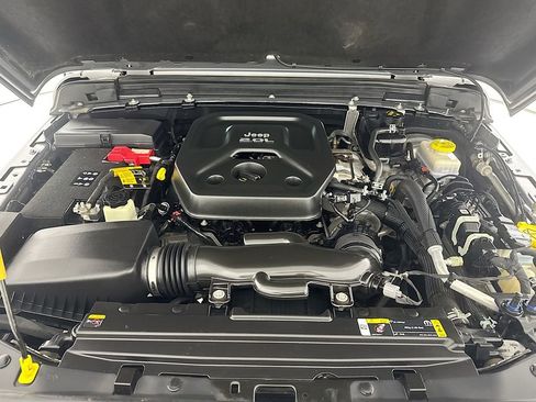 Used 2021 Jeep Wrangler Unlimited Sahara w/ Altitude image 27