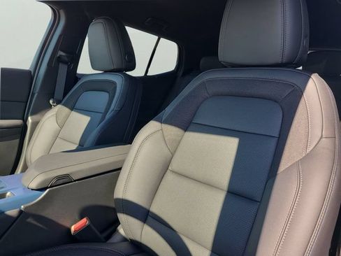 New 2026 Chevrolet Equinox EV LT w/ LPO, Blackout Package FWD image 20