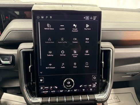 Used 2025 GMC Yukon Denali AWD/4WD image 31