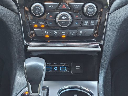Used 2022 Jeep Grand Cherokee Laredo X AWD/4WD image 13