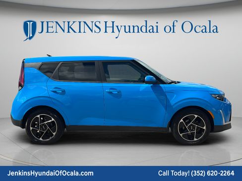 Used 2023 Kia Soul EX FWD image 2