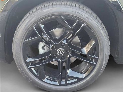 New 2026 Volkswagen Tiguan SE R-Line image 10