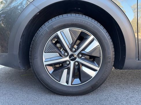 Used 2022 Kia Niro EX image 34