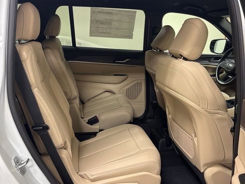 New 2025 Jeep Grand Cherokee L Limited image 36