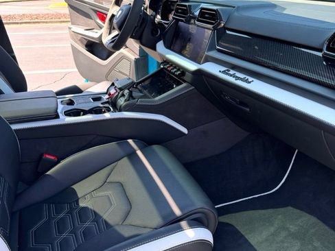 Used 2025 Lamborghini Urus SE AWD/4WD image 14
