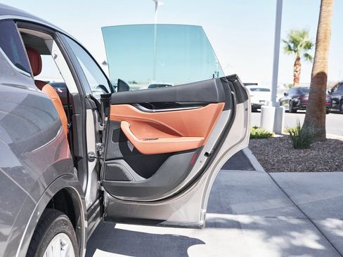 Used 2022 Maserati Levante GT image 12