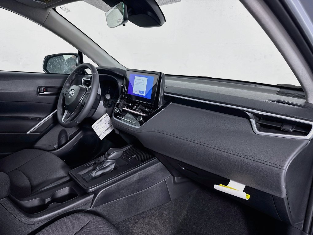 Used 2026 Toyota Corolla Cross LE FWD image 31