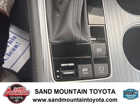 Used 2025 Toyota Sienna XLE image 21