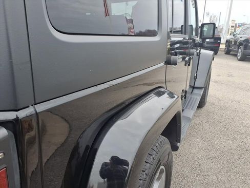 Used 2017 Jeep Wrangler Unlimited Sahara image 18