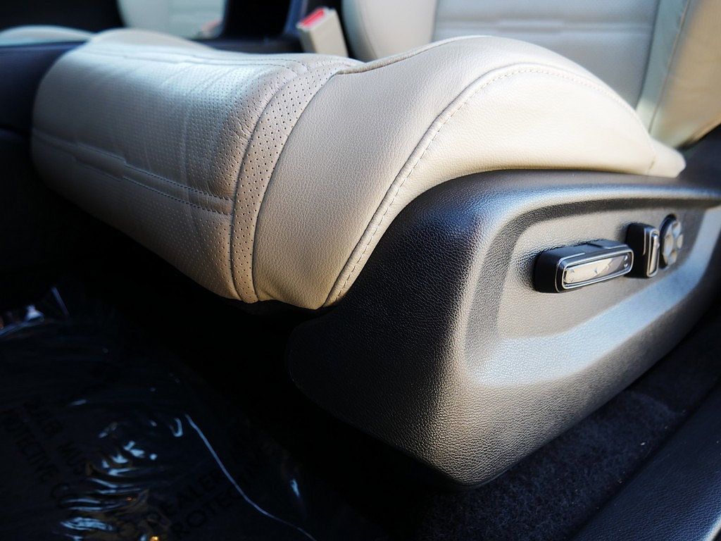 Used 2019 Honda CR-V Touring image 12