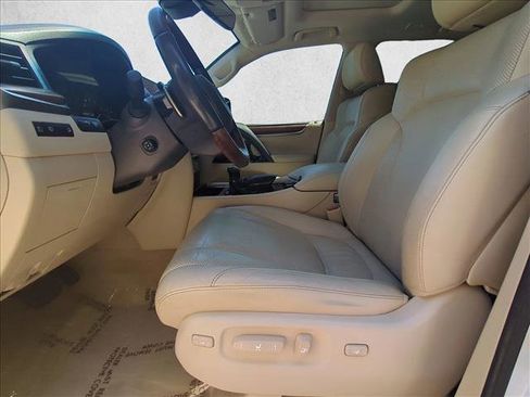 Used 2021 Lexus LX 570 4WD w/ Luxury Package image 17