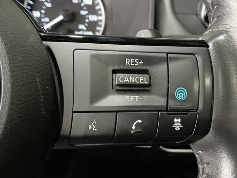 Used 2023 Nissan Rogue SL AWD/4WD image 29