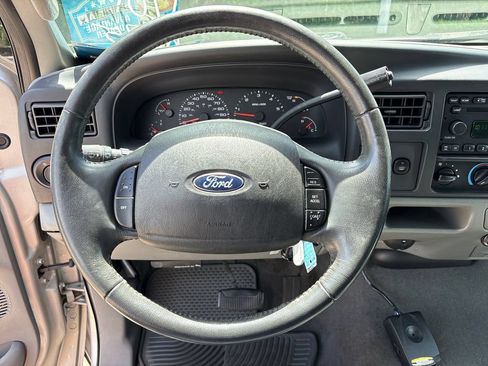 Used 2005 Ford Excursion XLS RWD image 17