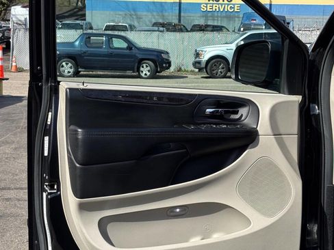 Used 2013 Dodge Grand Caravan SXT image 9