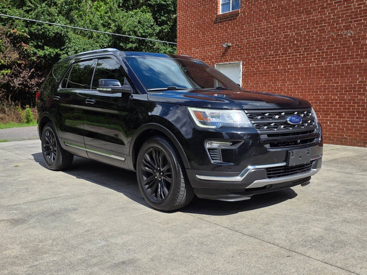 Used 2019 Ford Explorer Limited w/ Class III Trailer Tow Package AWD/4WD image 3