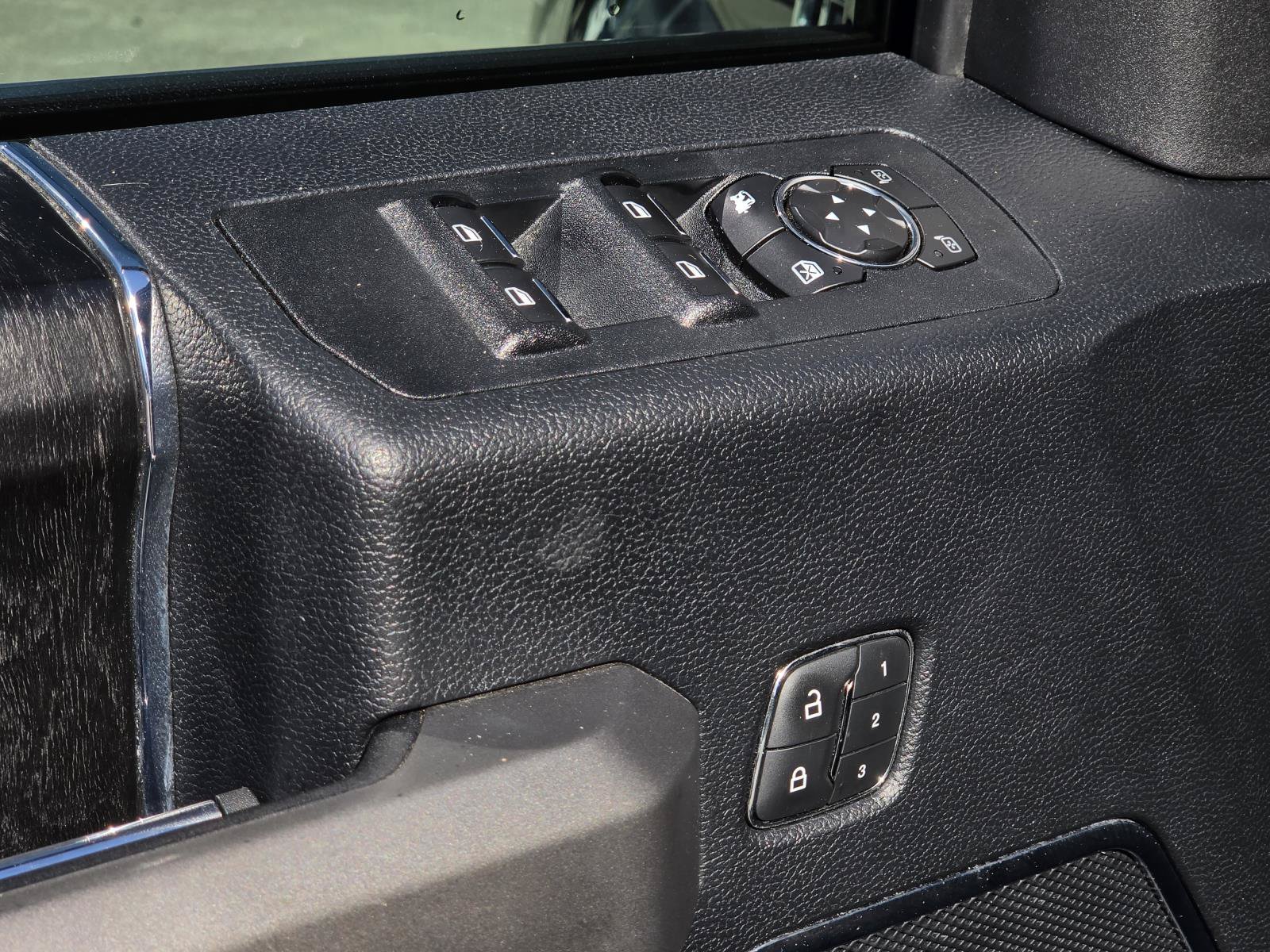 Used 2018 Ford F150 Platinum w/ Equipment Group 701A Luxury AWD/4WD image 34