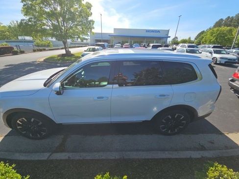 Used 2025 Kia Telluride SX Prestige image 2