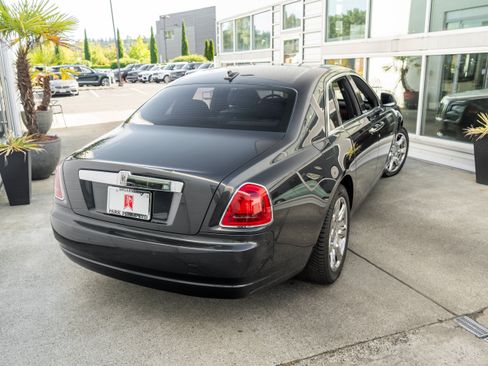Used 2017 Rolls-Royce Ghost RWD image 6