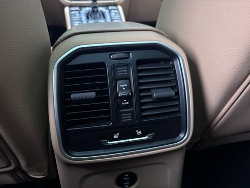 Certified 2021 Porsche Macan AWD/4WD image 24