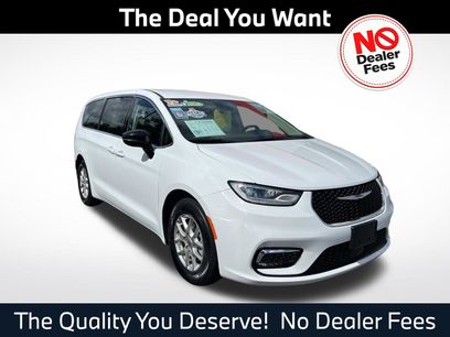 Used 2024 Chrysler Pacifica Touring-L