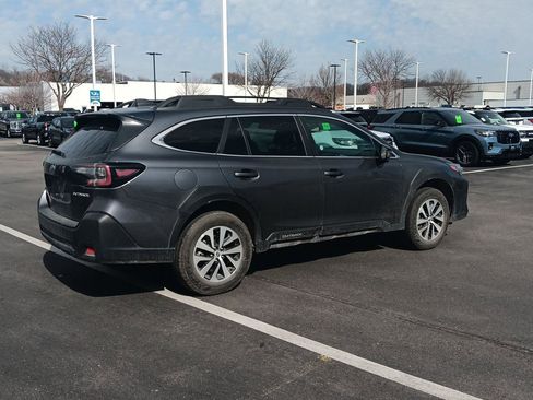 Used 2025 Subaru Outback Premium image 4