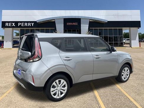 Used 2023 Kia Soul LX FWD image 1